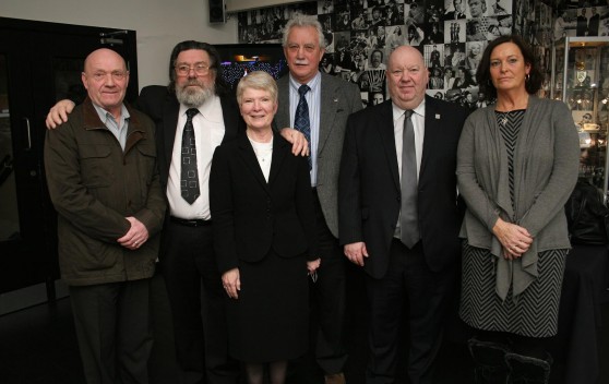 Jimmy Woods,Ricky Tomlinson,Eileen Turnbull, Terry Renshaw, Joe Anderson, and Sheila Coleman.